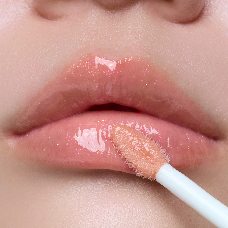 Petal Blooming Gloss C（01 Moonlit Shell）の使用イメージ